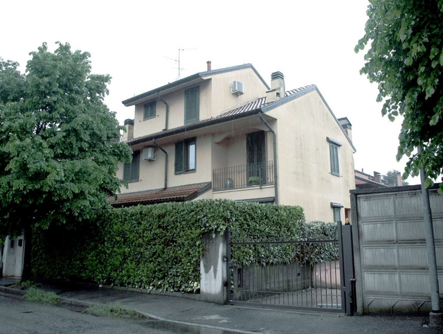 Pistola alla tempia dei proprietariDesio, rapina in villa: un fermato