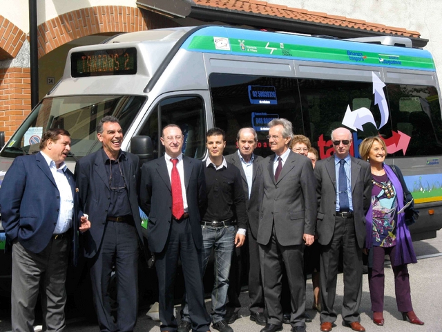 Briosco esce dall’isolamentoInaugurato il Taxibus