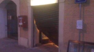 Auto-ariete contro il Bar BelloLadri da Rogoredo a Camparada