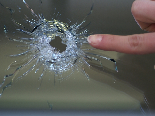 Desio, spari alla vetrina del barRacket? I carabinieri indagano