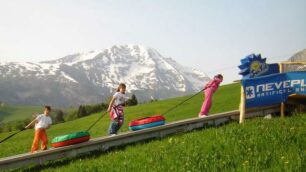 Discese sui gommoniSnowtubing a Zambla