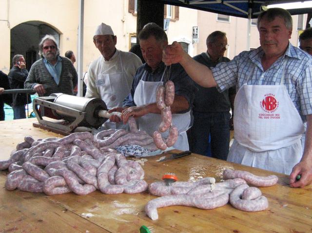 Ghisalba, caccia al recordalla sagra del salame