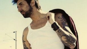 Omar Pedrini su Sky tra vino e musica