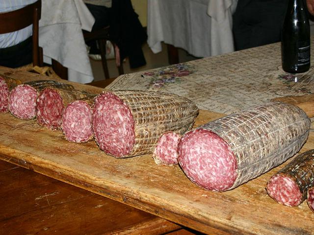 «Ol mercoldé del salam»A Mornico salame in piazza