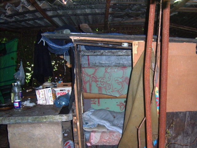 Bovisio, capanna per abusividemolita dalla polizia locale