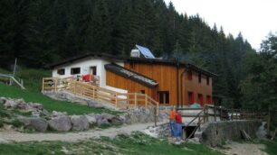 Mostra e aperitivoal rifugio Alpe Corte
