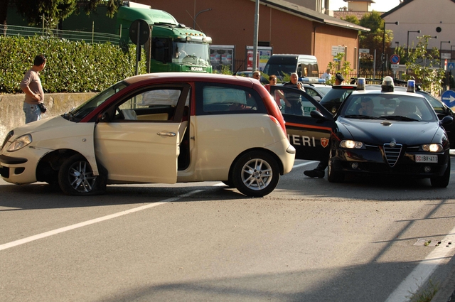 Cambiago, due in fuga tra le caseI carabinieri arrestano un monzese