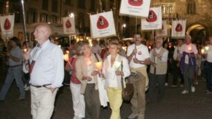 Aido, la settima fiaccolata per la vita illumina Ponteranica