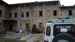 Monza, sgomberata la CascinazzaLa Locale allontana tre italiani