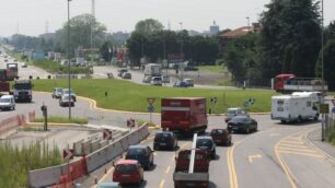 Viale Industrie, lavori tunnelRotonda a metà servizio