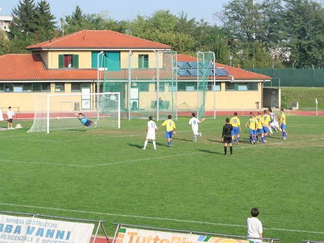 Calcio: il Seregno risorgeCinque reti al Mariano