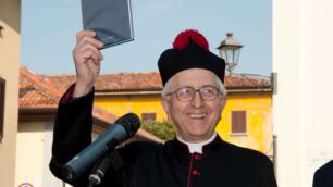 Vimercate e monsignor PonziniIl saluto della città dopo 22 anni