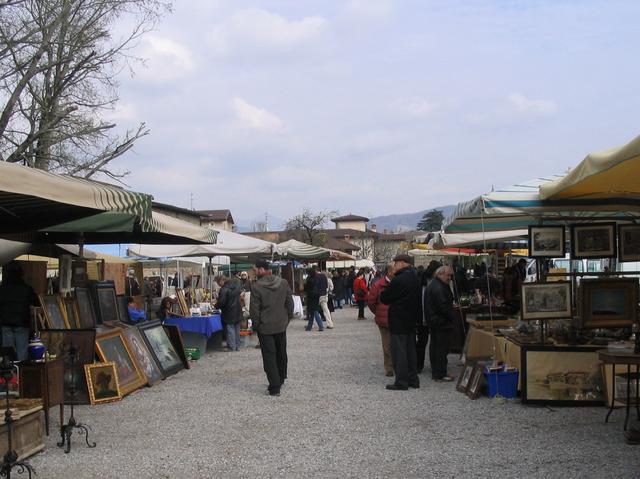 Antiquariato in cascinaa Costa di Mezzate