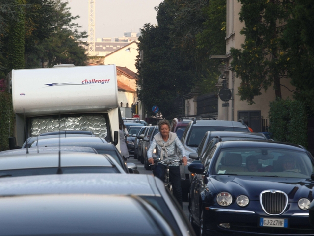 Il collegio Villoresi fa da tappoe in mezza Monza traffico in tilt