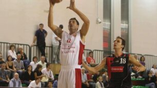 Ken Foster contro MirandolaPer scordare il Ferraboli Salò