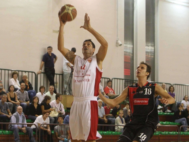 Ken Foster contro MirandolaPer scordare il Ferraboli Salò