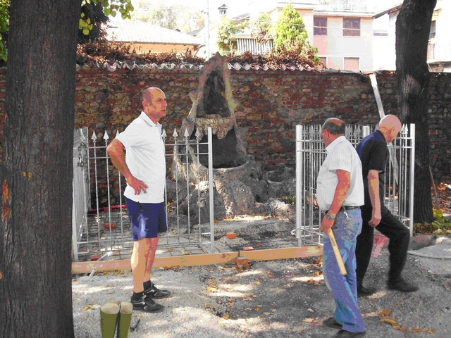 Giussano, restaurata dalla Pro locogrotta della Madonna di Lourdes