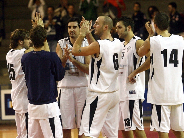 Basket, la Forti fa una magiaE anche Rovereto è battuta