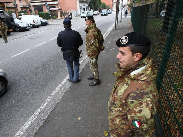 Monza, ritornano i soldatiMilitari di pattuglia a San Rocco
