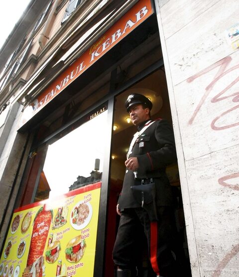 Monza, blitz nei kebab:sequestrati 20 chili di carne