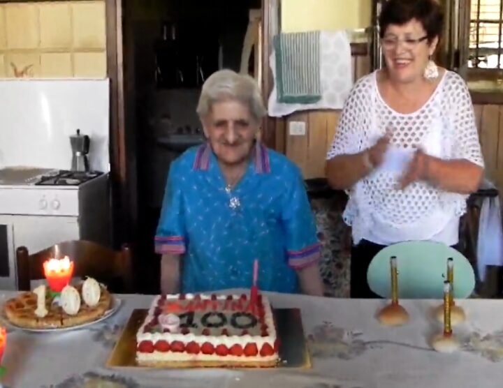 Auguri a nonna SantinaA Biassono per i suoi cento anni