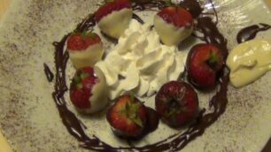 Riso freddo e fragole al cioccolatole nostre ricette per Ferragosto