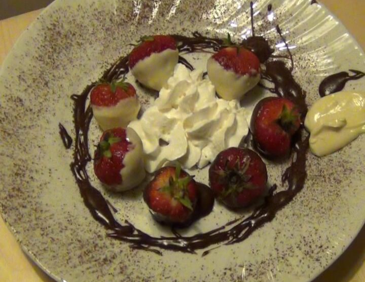 Riso freddo e fragole al cioccolatole nostre ricette per Ferragosto