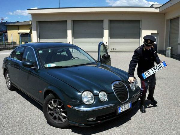 Burago, fuga sull’A4 a 210 all’ora:presi ladri di vini preziosi e gioielli