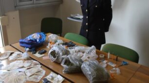 Nascondeva la droga nel reggisenoMonza, arrestata sexy spacciatrice