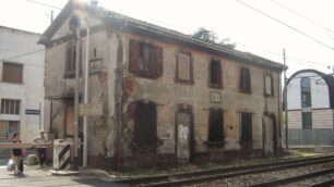 Incidente tra Varedo e PalazzoloMuore schiacciato da un treno