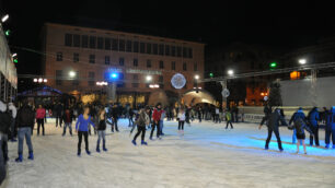 Appuntamenti di domenica 23pista di ghaccio in piazza Libertà