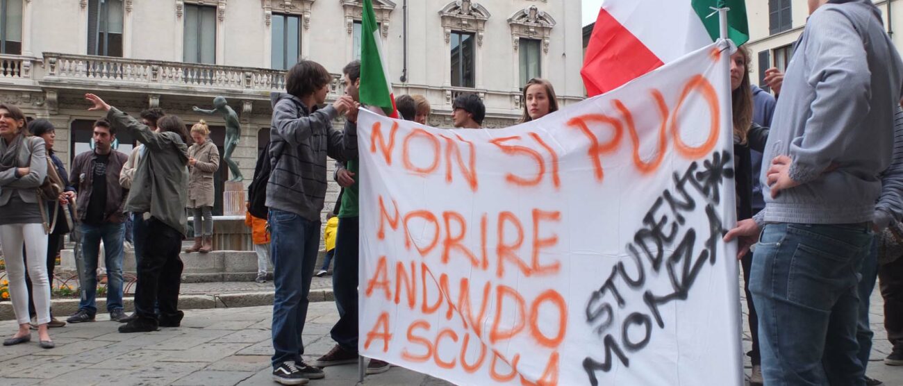 Brindisi, bomba davanti a scuolaMuore studentessa di 16 anni