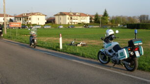 Lesmo, auto contro scooterAttimi di paura per un anziano