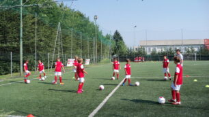 Arsenal Summer Camp solidaleA Vedano i ragazzi dell’Emilia