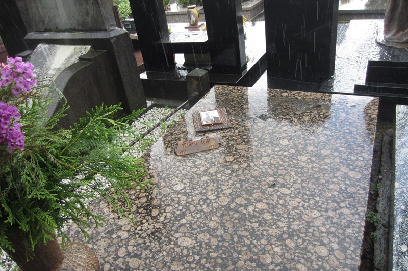 Una delle tombe prese di mira dai ladri