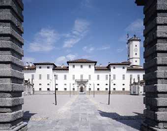 Cesano, le vie del centro usate come un vespasiano