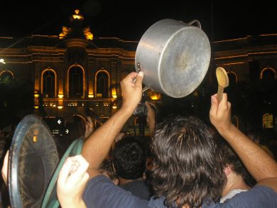 Un minuto di cacerolazo a DesioRumore in piazza per la legalità