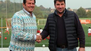 Calcio, l’arrivo di Boldini al Renate nel 2010: a sinistra della foto con Massimo Crippa