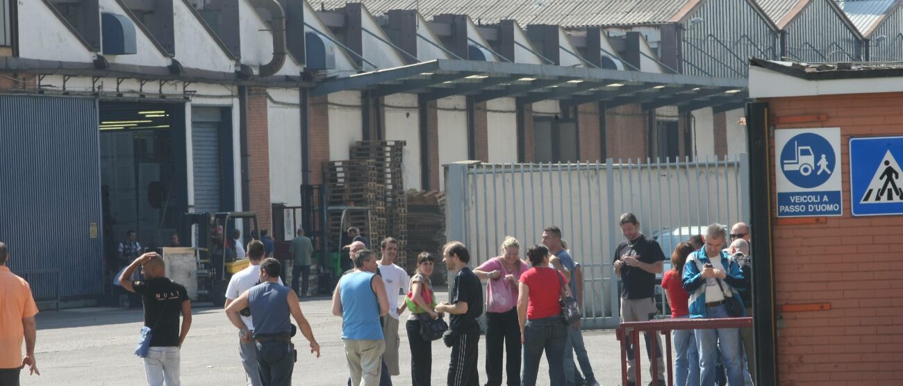 Manifestazione alla CandyI lavoratori bloccano i tir