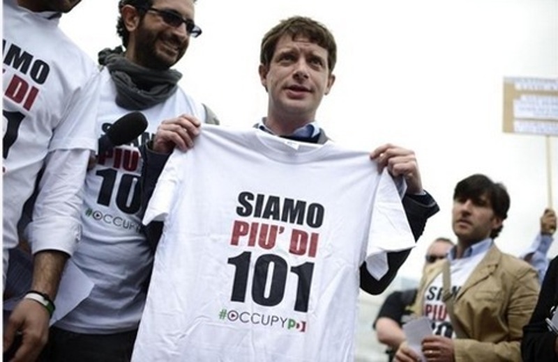 Il monzese Pippo Civati con la maglia di #OccupyPd (da www.ciwati.it)