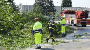 I soccorritori al lavoro a Cavenago