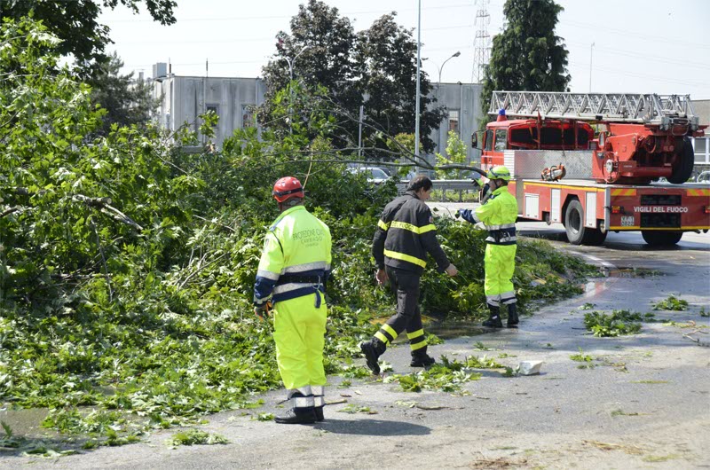 I soccorritori al lavoro a Cavenago