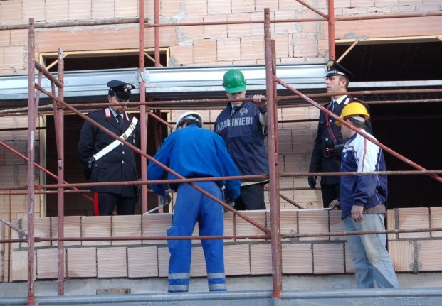 Macherio, topi di cantieretentato di rubare il rame