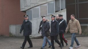 I carabinieri con Roberto Santambrogio nel febbraio scorso