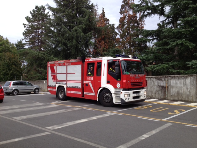 Lesmo: brucia la carta igienica,evacuata la scuola elementare