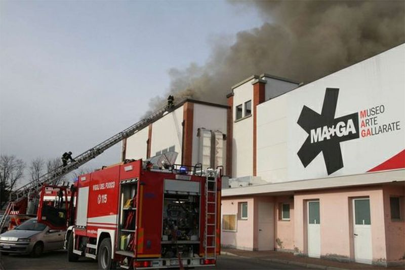L’incendio che ha distrutto il Maga di Gallarate
