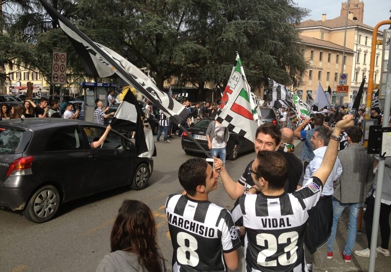 I tifosi della Juventus in centro a Monza