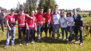 Foto di gruppo per i partecipanti alla BiciclettAvis da Limbiate a Monza