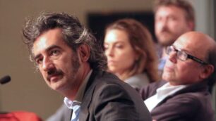 Corrado Accordino e, a destra, Elio De Capitani