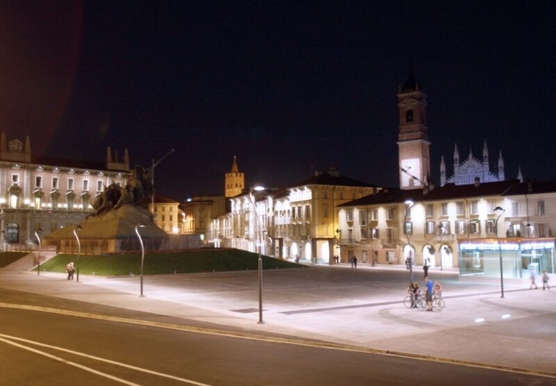Calcetto in piazza, scattano le multe